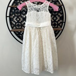 🌟Gorgeous Light Cream Flower Girl Dress (4T)